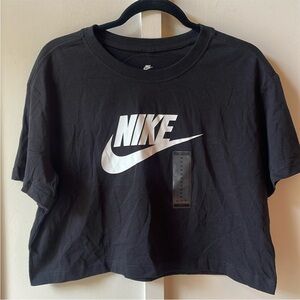 Nike Black Loose Fit Cropped Logo Tee
**NWOT**